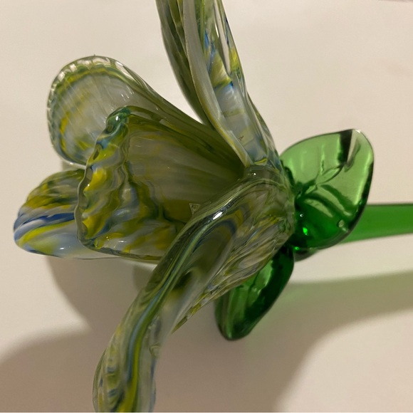 Beautiful Green Glass Flower 19” - Picture 6 of 11